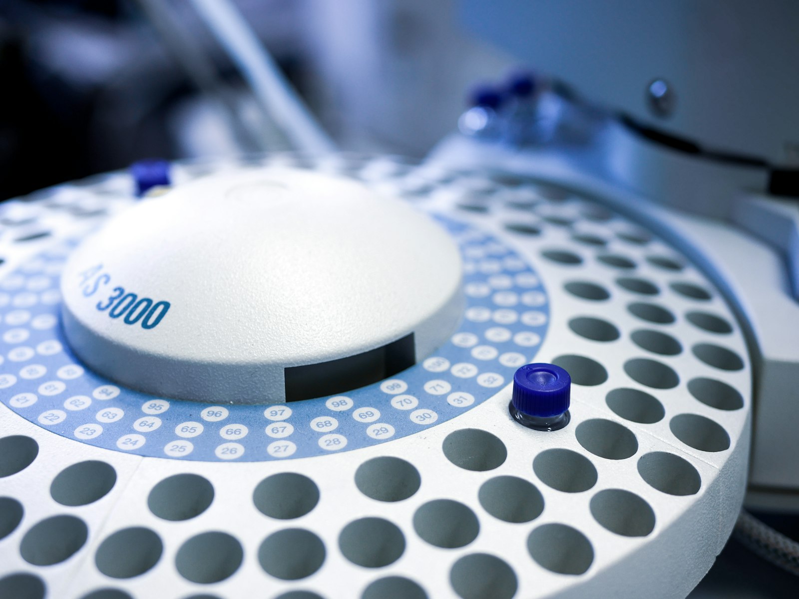 Benchtop laboratory centrifuge